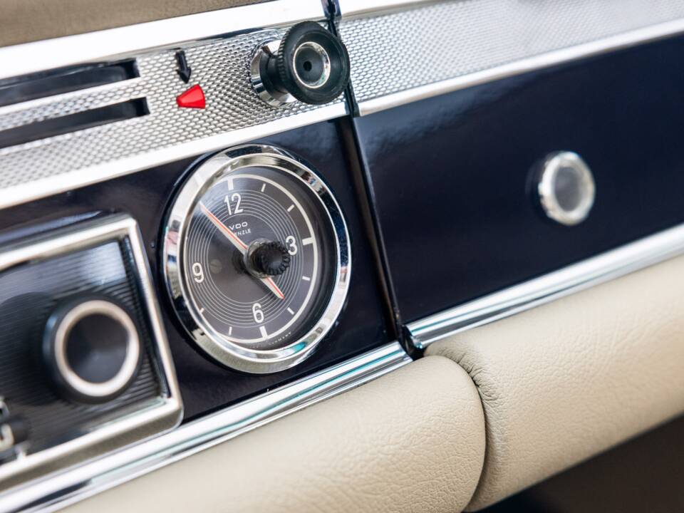 Image 17/40 de Mercedes-Benz 250 SL (1967)