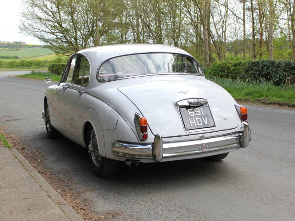 Image 4/18 of Jaguar Mk II 3.4 (1961)