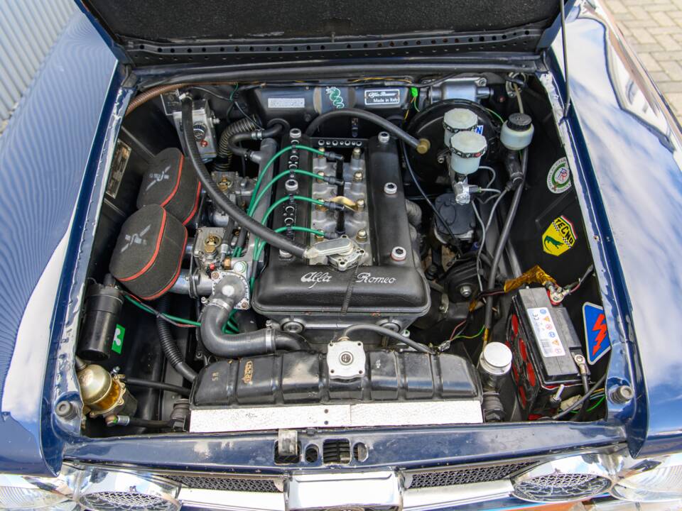 Image 7/56 of Alfa Romeo Giulia Nuova Super 1300 (1974)