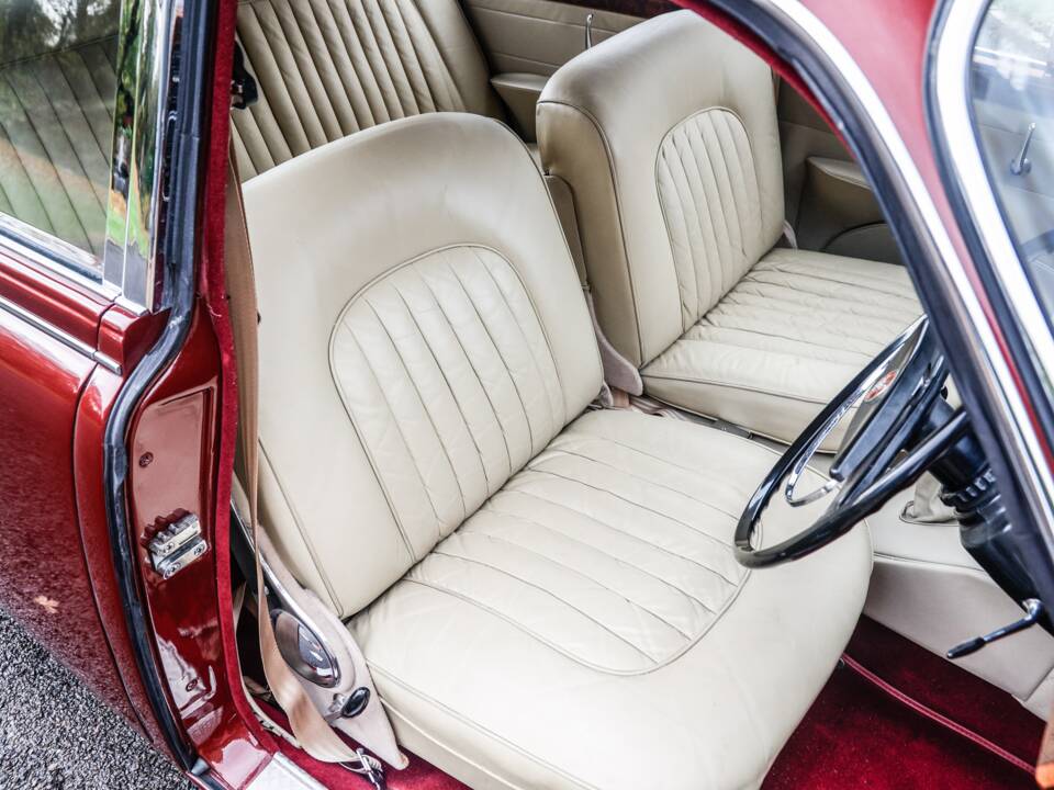 Image 32/42 of Jaguar Mk II 3.8 (1962)