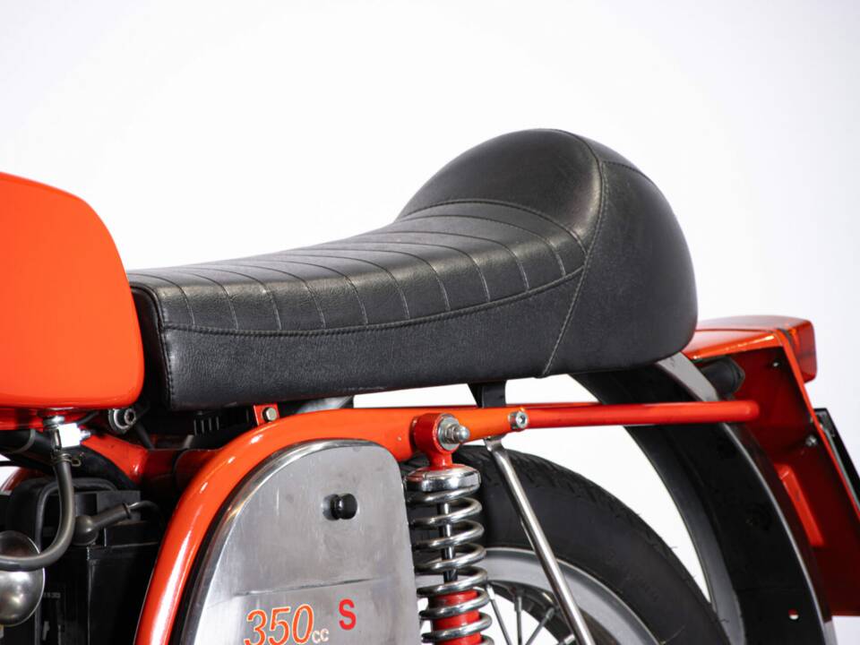 Image 28/50 of MV Agusta 350 S (1972)