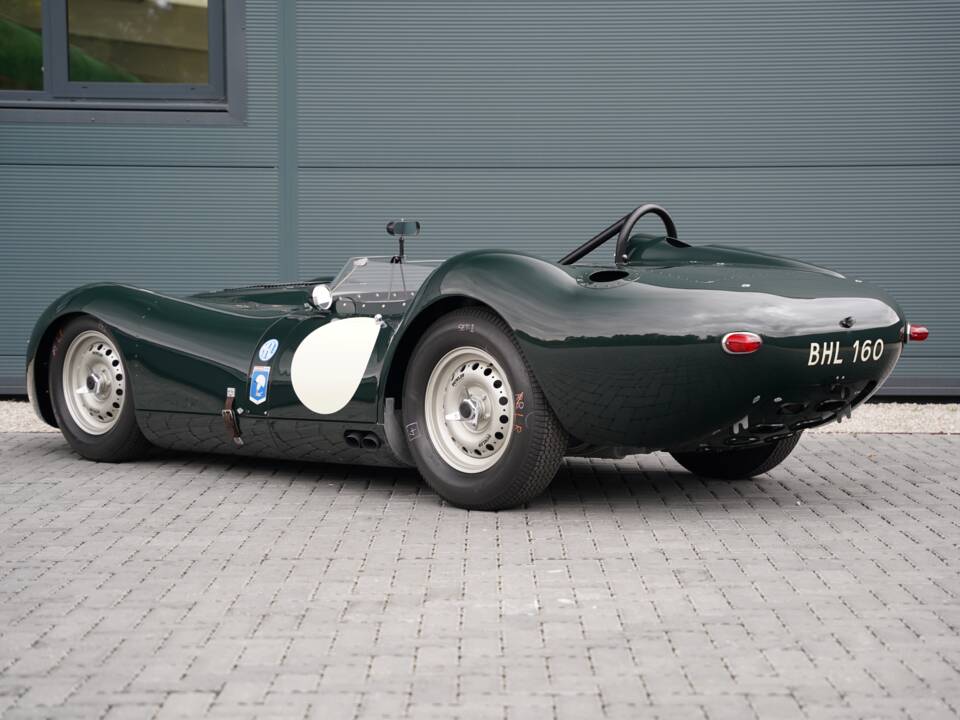 Image 2/50 of Lister Knobbly (1959)