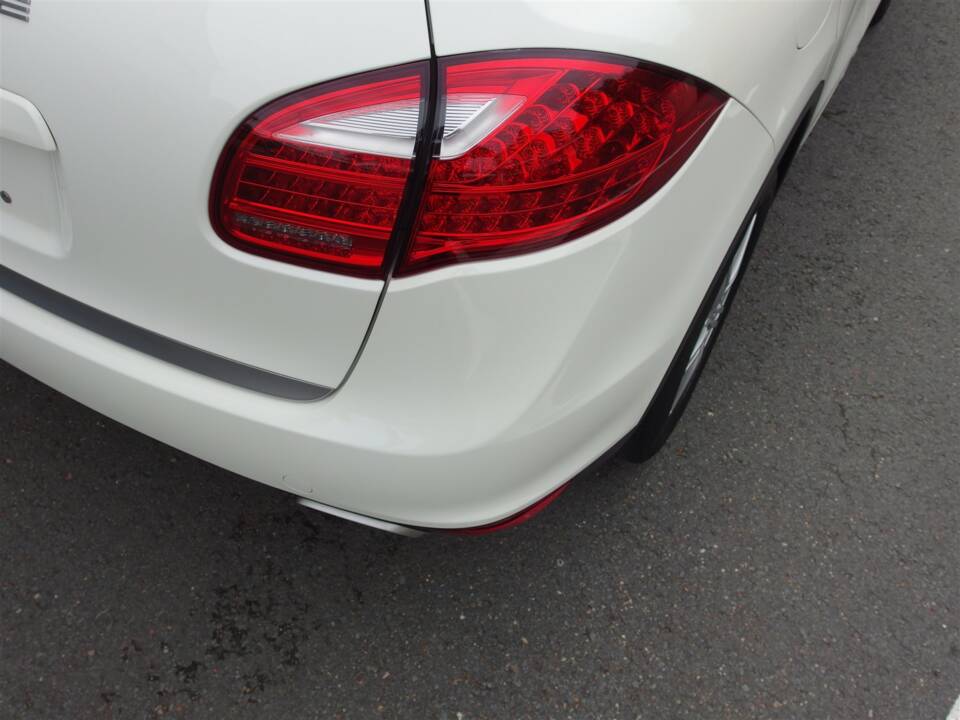 Bild 36/99 von Porsche Cayenne S (2010)