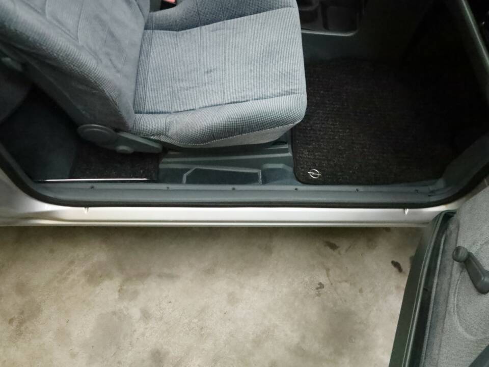 Image 43/50 of Opel Kadett 2,0i GSi (1988)