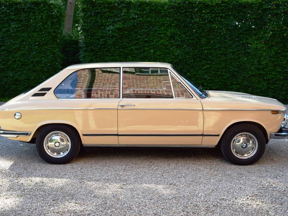 Image 10/26 of BMW Touring 2000 tii (1971)