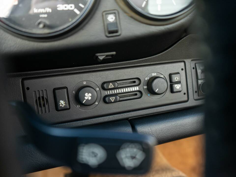 Bild 15/34 von Porsche 911 Carrera 4 (1991)