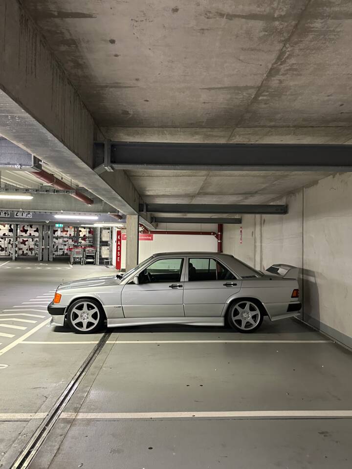 Immagine 31/49 di Mercedes-Benz 190 E (1990)