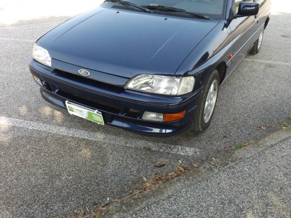 Bild 12/50 von Ford Escort 1.8 16v (1992)