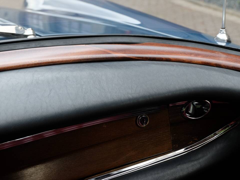 Image 60/76 de Mercedes-Benz 220 S b (1963)