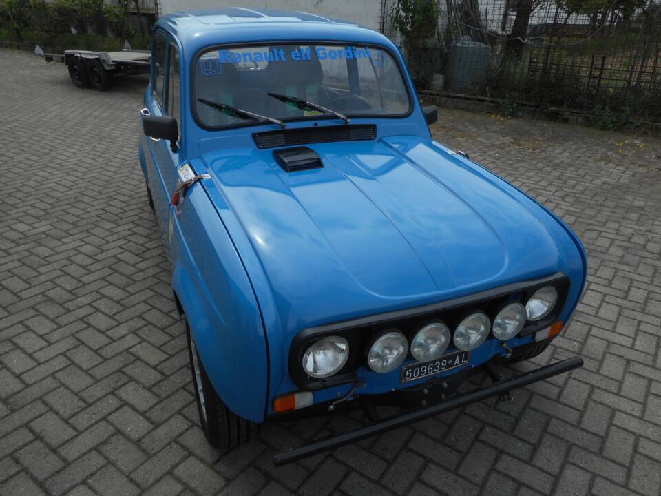 Image 4/98 de Renault R 4 TL (1984)