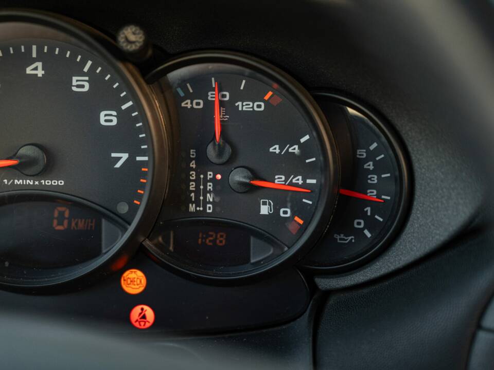 Image 47/50 of Porsche 911 Carrera 4 (1999)