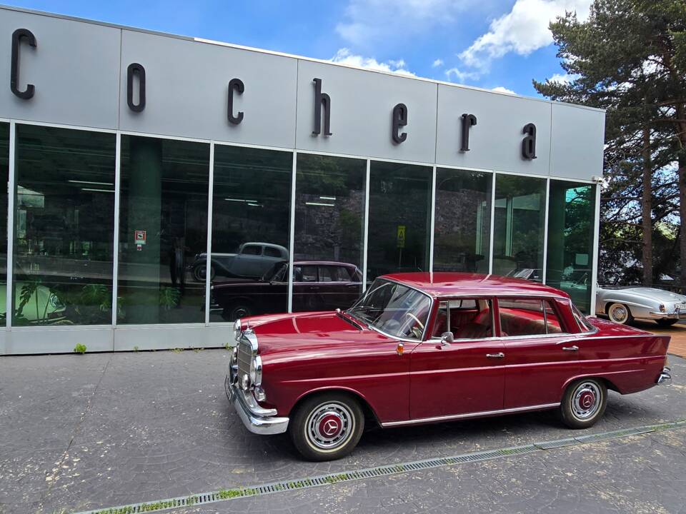 Image 1/21 of Mercedes-Benz 200 D (1968)