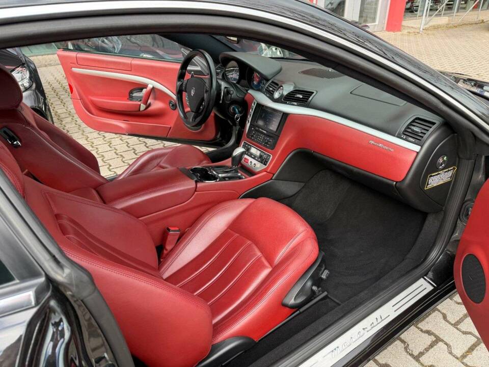 Bild 16/21 von Maserati GranTurismo 4.2 (2007)
