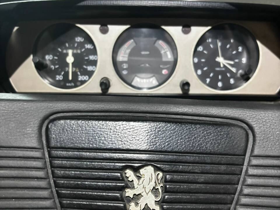 Image 13/55 de Peugeot 504 GL (1979)