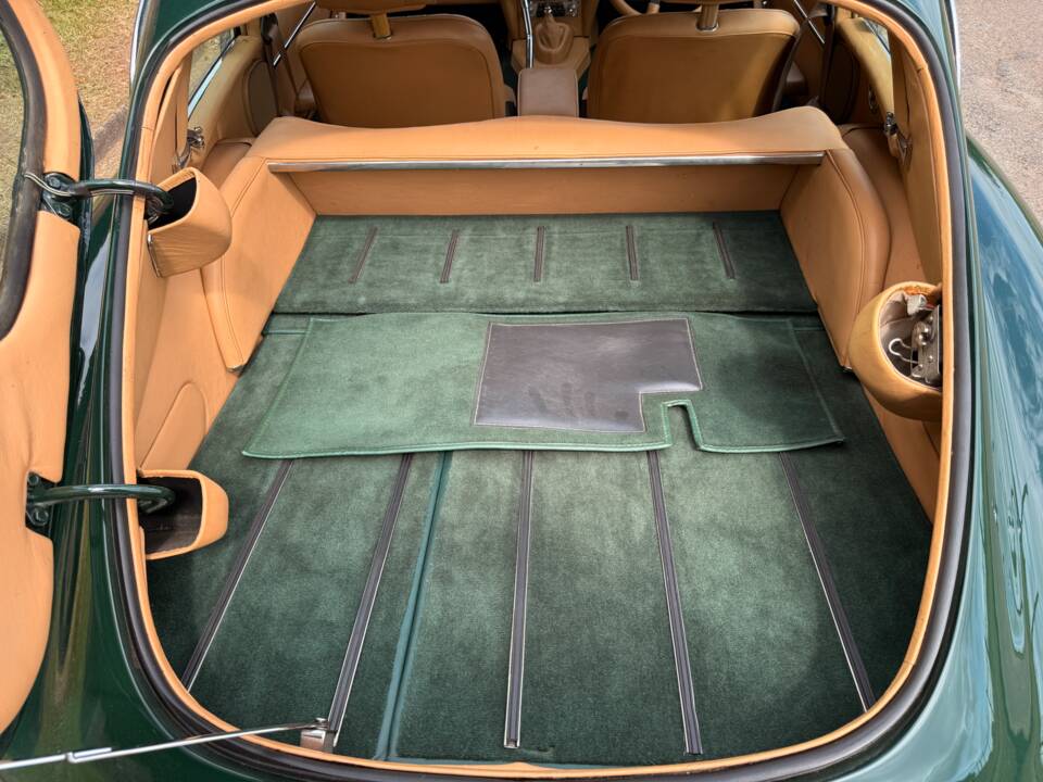 Afbeelding 13/17 van Jaguar E-Type V12 (2+2) (1973)
