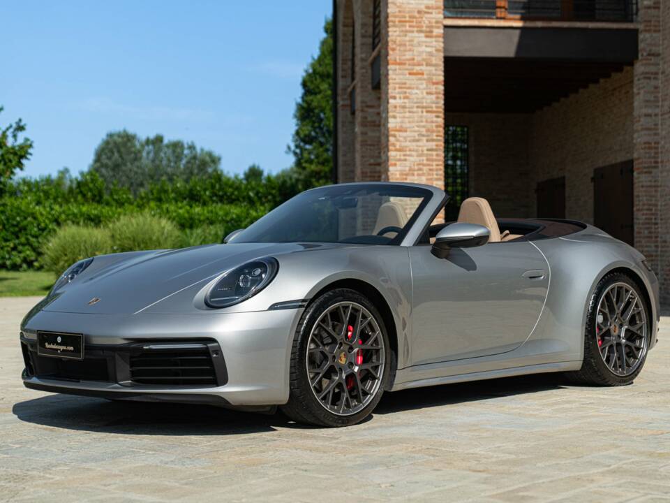 Image 1/50 of Porsche 911 Carrera 4S (2019)