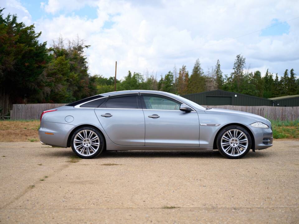 Bild 7/50 von Jaguar XJ 5.0 (2010)
