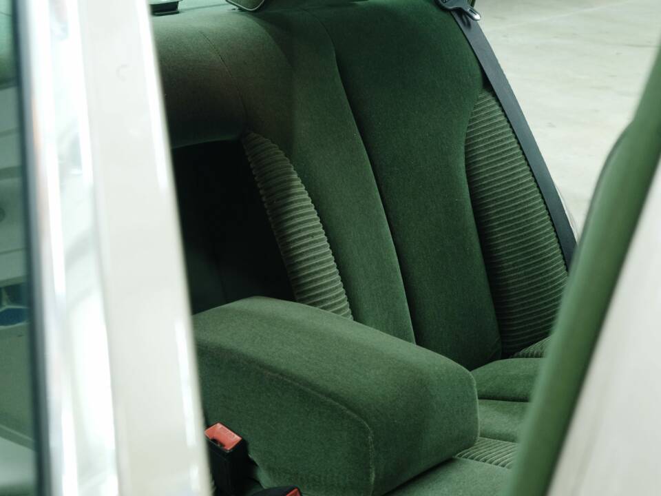 Bild 32/50 von Mercedes-Benz 300 SEL (1986)