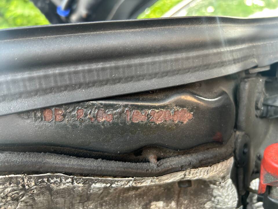 Image 40/47 of Mercedes-Benz 300 CE-24 (1992)