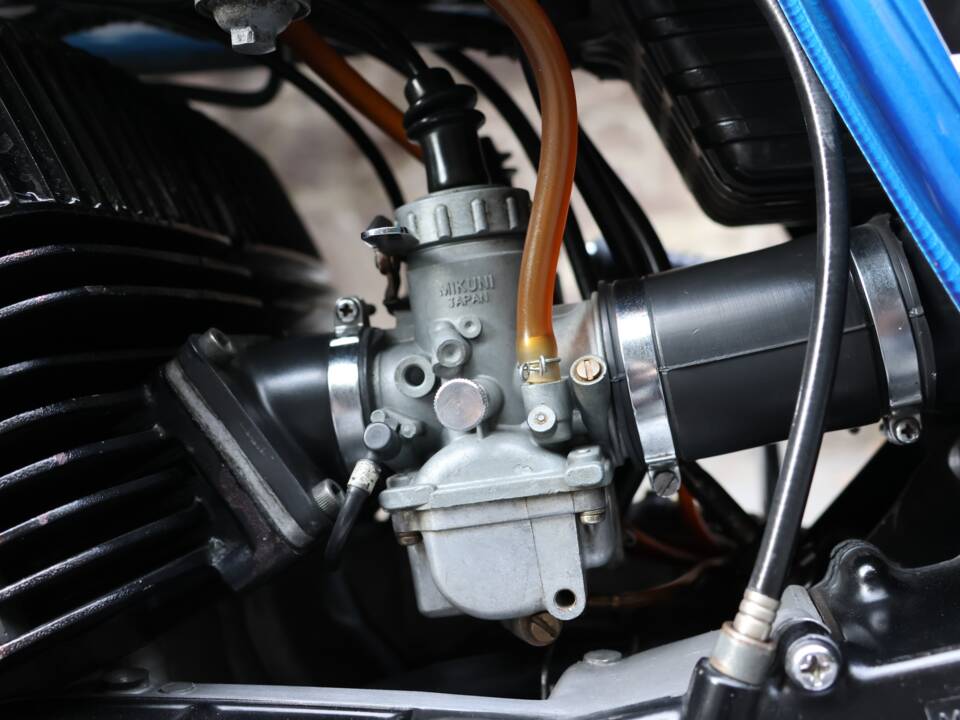 Image 9/33 of Yamaha RD 250 (1976)