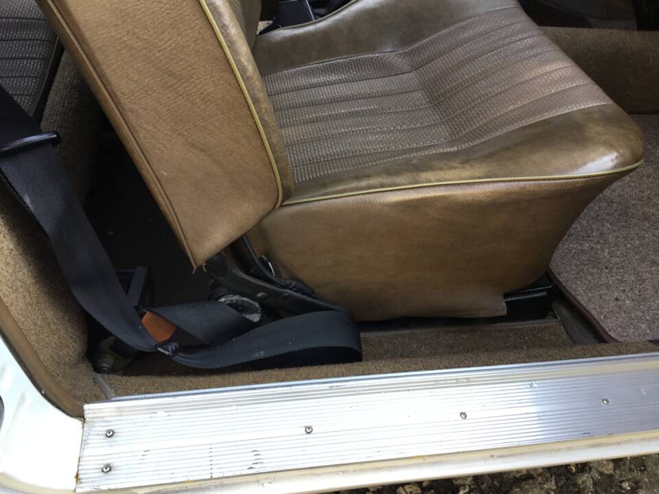 Image 24/83 of Volkswagen Karmann Ghia 1500 (1969)