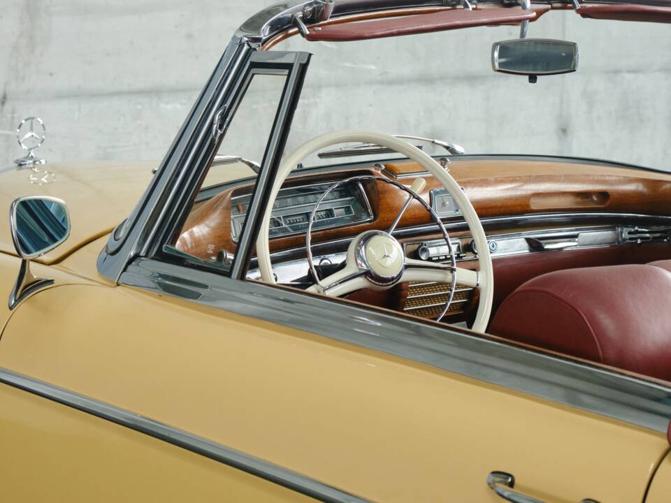 Immagine 17/50 di Mercedes-Benz 220 S Cabriolet (1958)