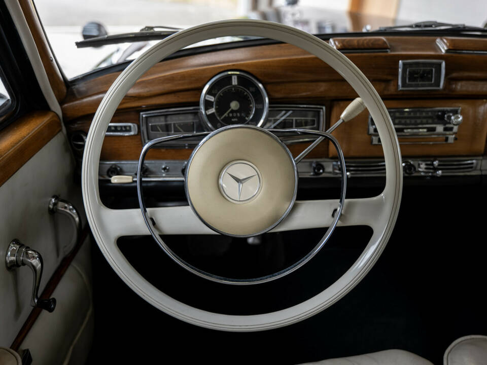 Image 10/54 de Mercedes-Benz 300 d (1958)