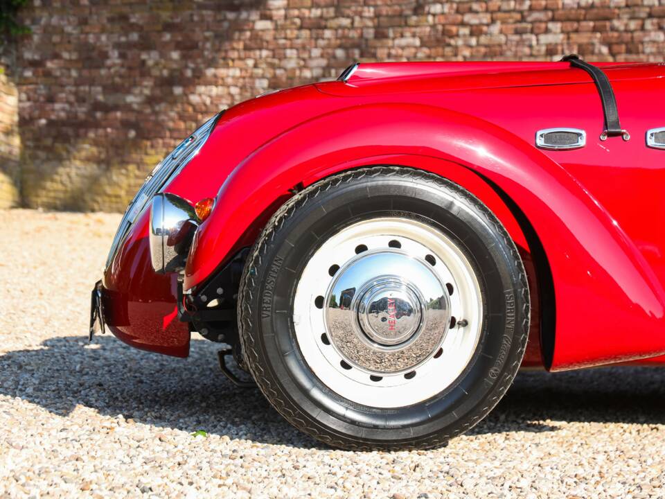 Image 13/50 of Healey Silverstone (1950)