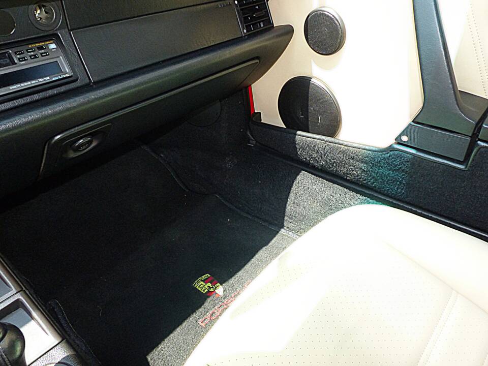 Image 27/30 of Porsche 911 Carrera 2 (1992)