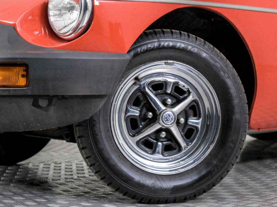 Image 4/50 of MG MGB (1976)
