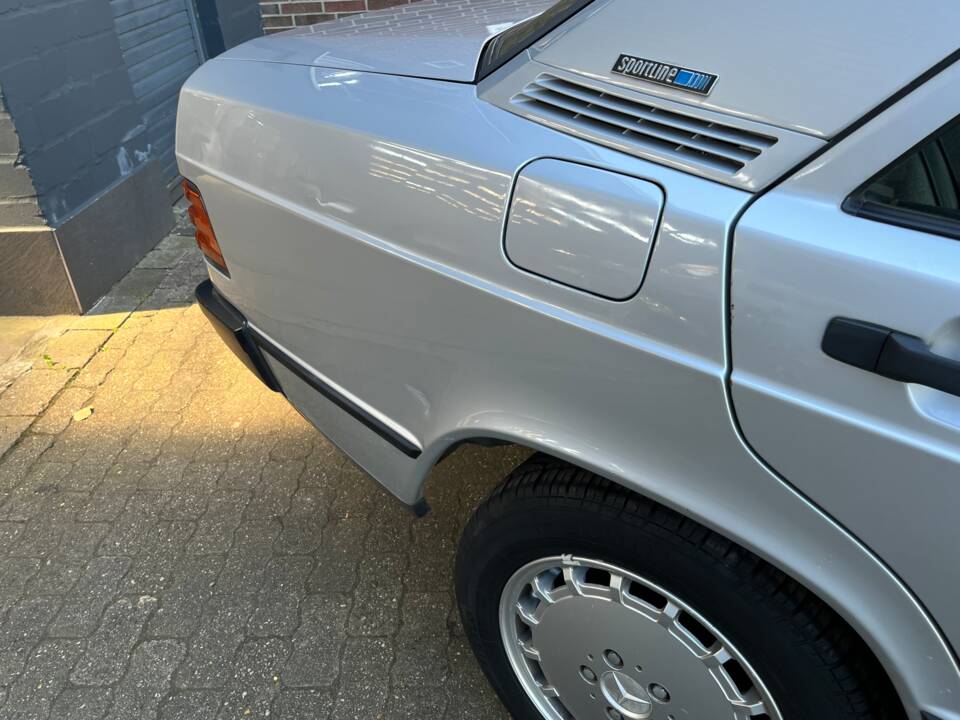 Image 51/89 de Mercedes-Benz 190 E 2.6 (1988)