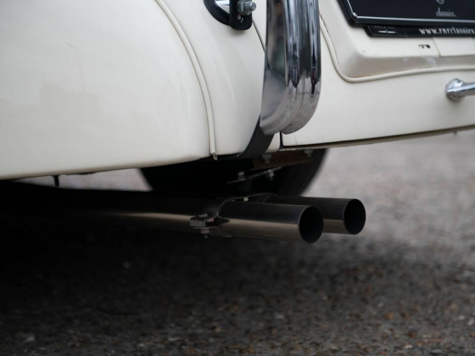 Image 31/45 of Jaguar XK 120 OTS (1950)
