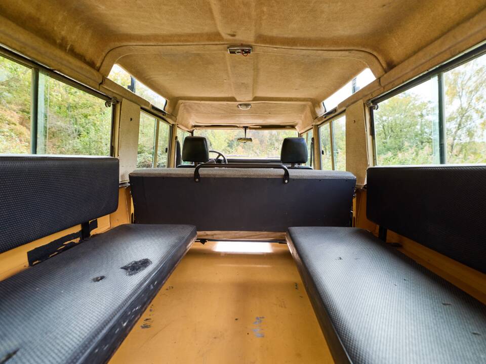 Image 29/42 of Land Rover 110 (1984)