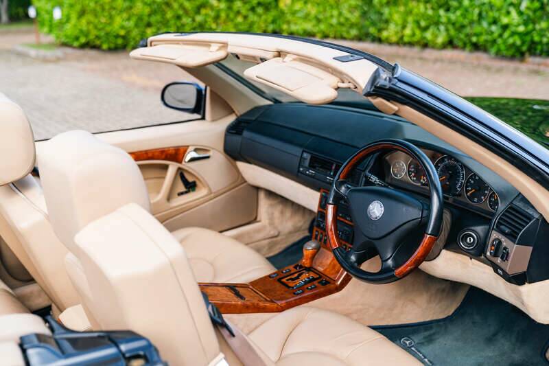 Image 2/50 of Mercedes-Benz SL 600 (2000)