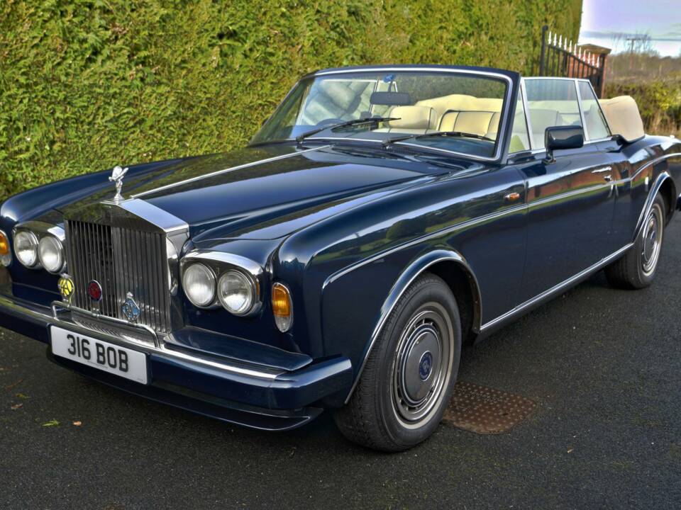 Image 3/50 of Rolls-Royce Corniche III (1990)