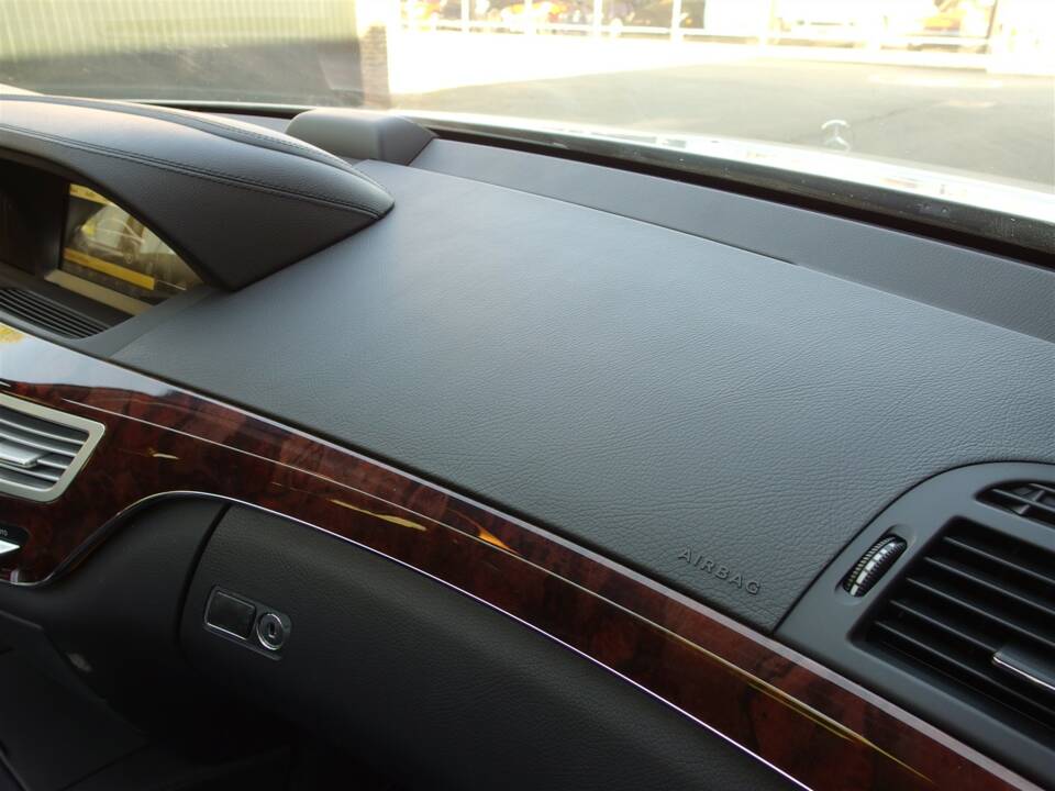 Image 44/98 of Mercedes-Benz S 500 L (2007)