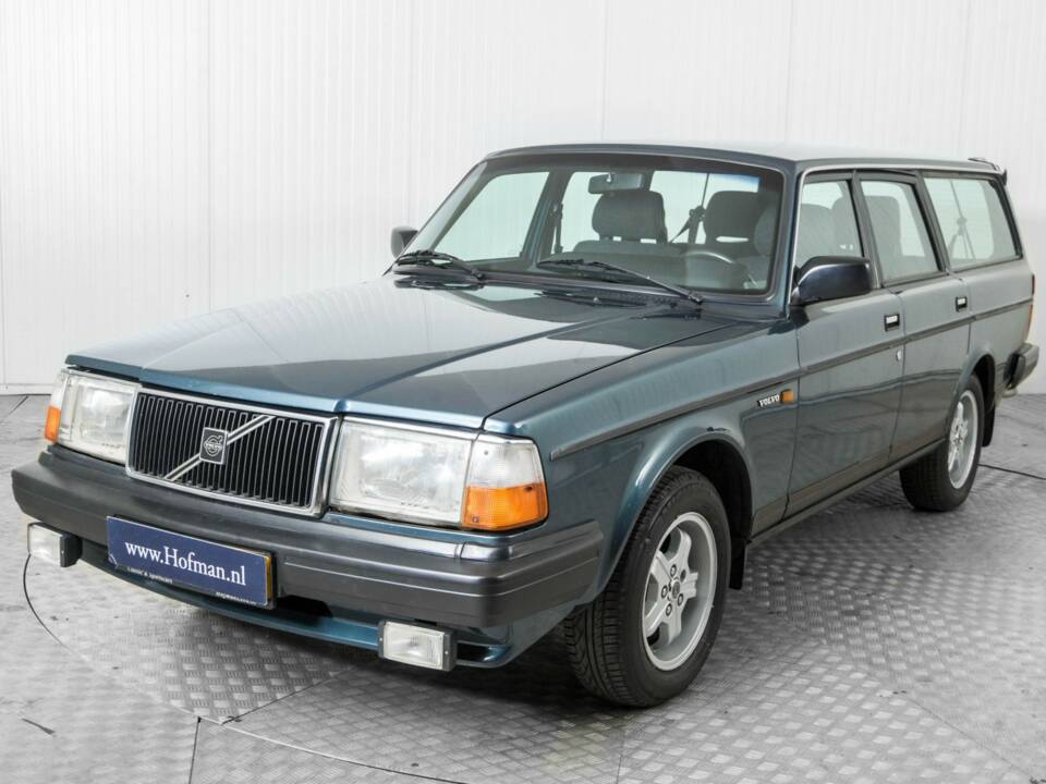 Immagine 17/50 di Volvo 240 GL (1990)