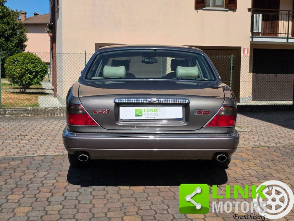 Bild 2/10 von Daimler Six (1995)