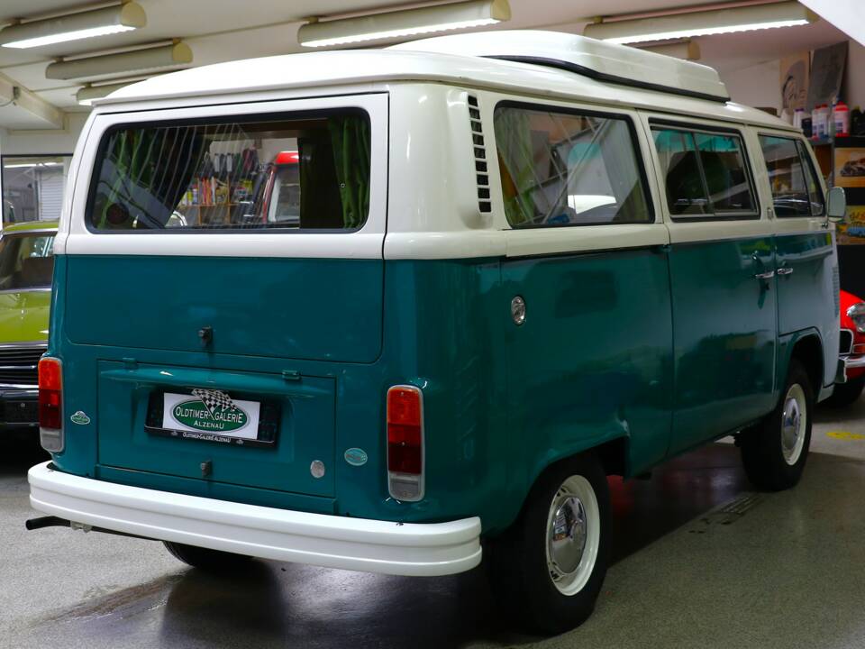 Bild 11/38 von Volkswagen T2b Camper (1974)