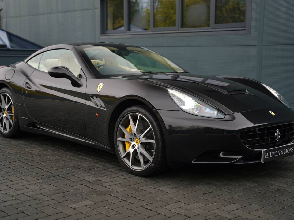 Imagen 26/50 de Ferrari California (2011)