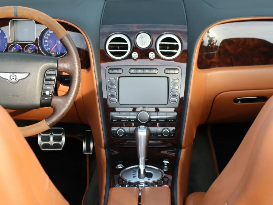 Image 35/50 of Bentley Continental GTC (2007)