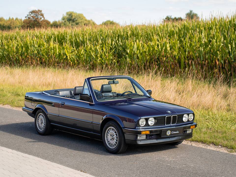 Immagine 1/35 di BMW 320i (1988)