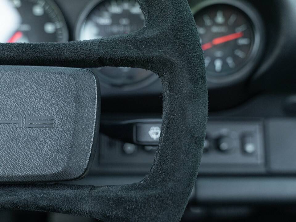 Image 47/50 de Porsche 911 Carrera RS (1991)