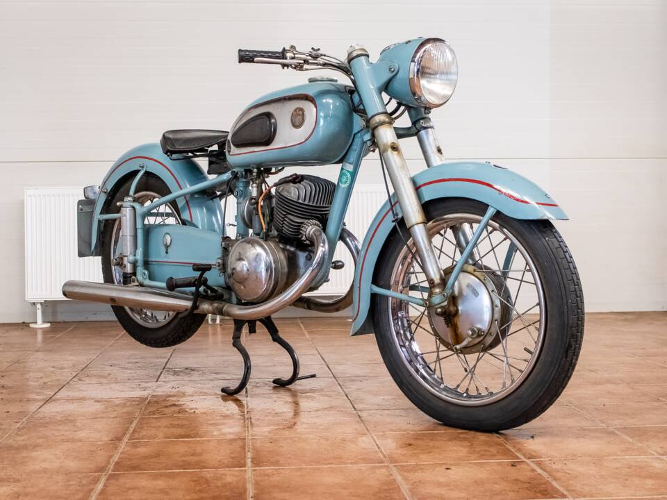 Image 2/12 de Victoria KR 26 N (1954)