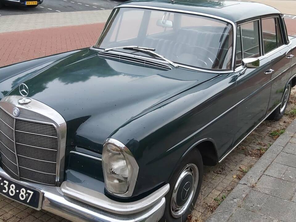 Bild 1/8 von Mercedes-Benz 220 SE b (1964)