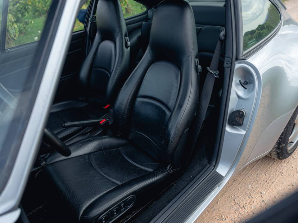 Image 11/15 of Porsche 911 Carrera 4 (1994)