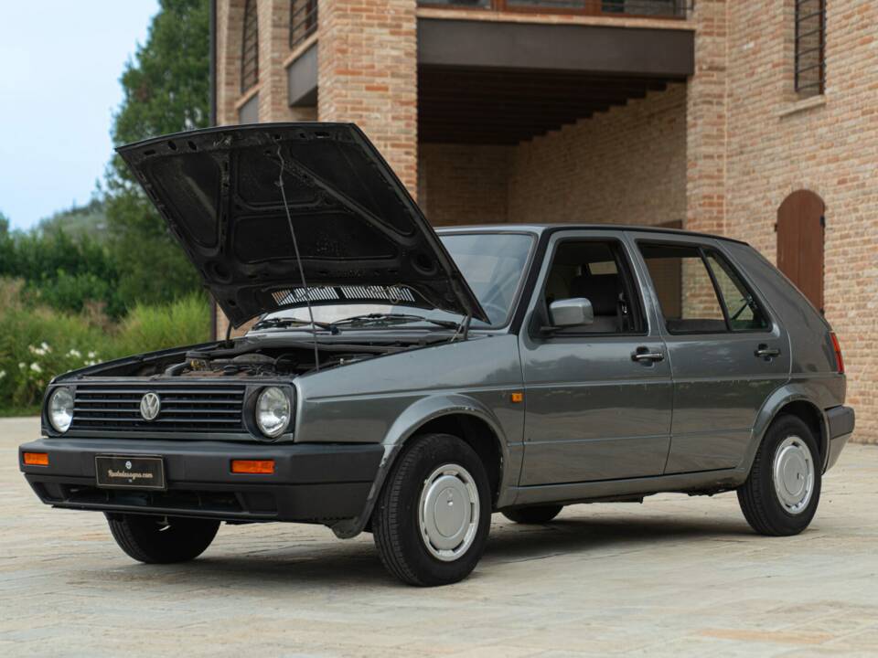 Bild 39/45 von Volkswagen Golf II 1.3 (1990)