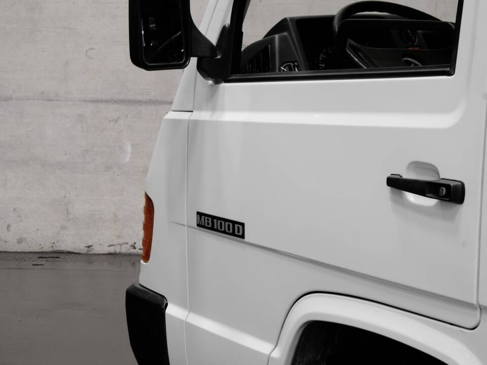 Immagine 37/43 di Mercedes-Benz MB 100 D lang (1993)