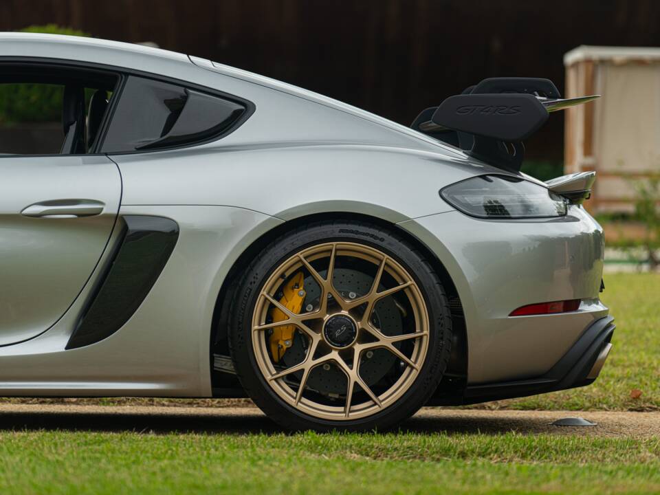 Image 24/100 of Porsche 718 Cayman GT4 RS Weissach (2024)