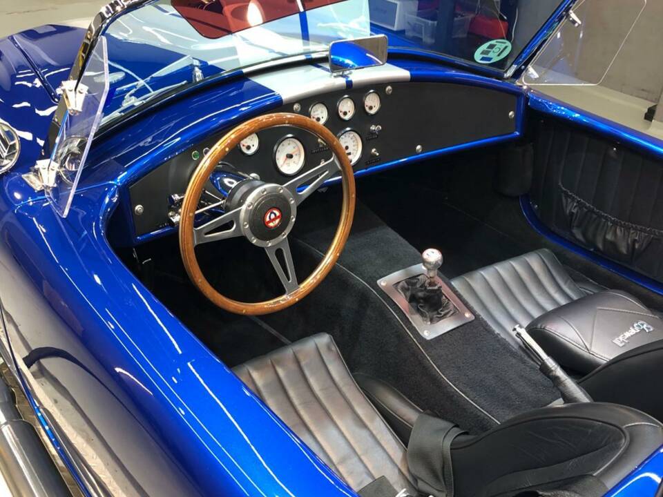 Image 18/18 of AC Cobra (2011)